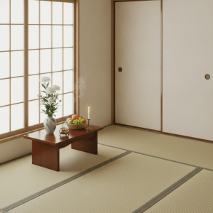 初盆のお供え物が整然と並べられた、やわらかな光が差し込む和室